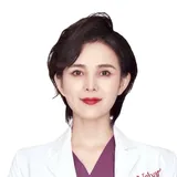 曹美 注射美容副院长 · 主治医师 形象照