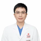 唐国强 副主任医师 · 形体与面部精雕 形象照